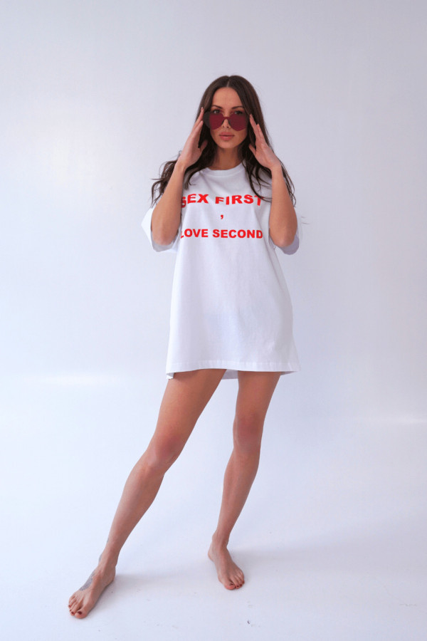 T-shirt bawełniany oversize SEX FIRST - biały