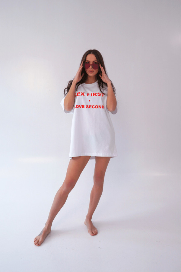 T-shirt bawełniany oversize SEX FIRST - biały 1